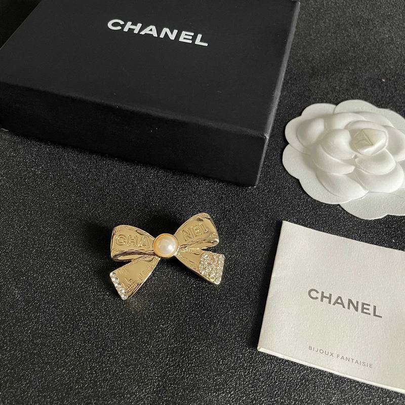 Chanel Brooch 05yxs57